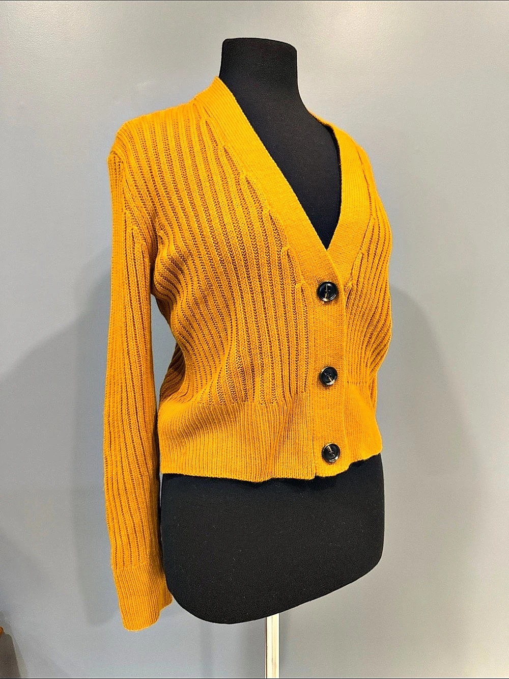 Ribbed Button-Front Cardigan in Orange Like New